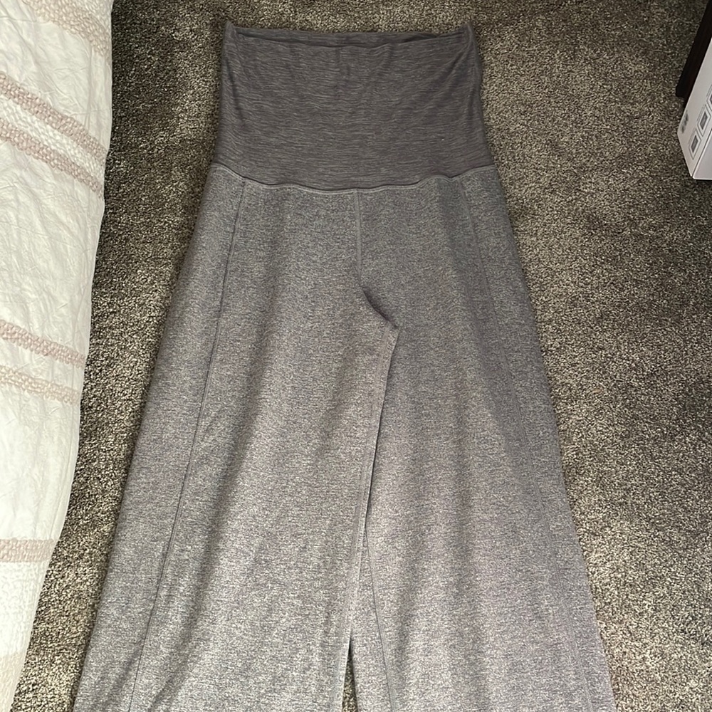 Lulu lemon wide leg pant, size 6, 28 1/2” inseam, GUC